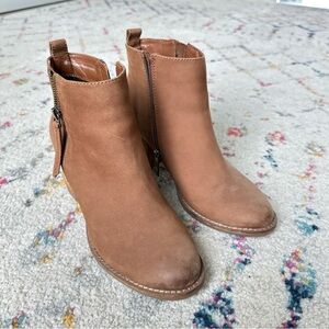 Blondo waterproof block heel boots camel color size 7 1/2